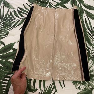N° 21 N°21 Numero Ventuno Shiny Cream & Black Stripe Mini Skirt Size Small